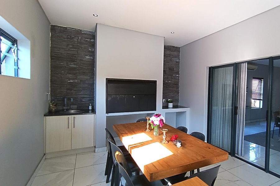 4 Bedroom Property for Sale in Parklands North Western Cape